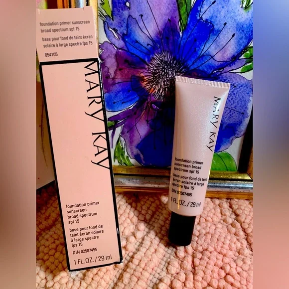 Mary Kay® Foundation Primer Sunscreen Broad Spectrum SPF 15* - Picture 1 of 6